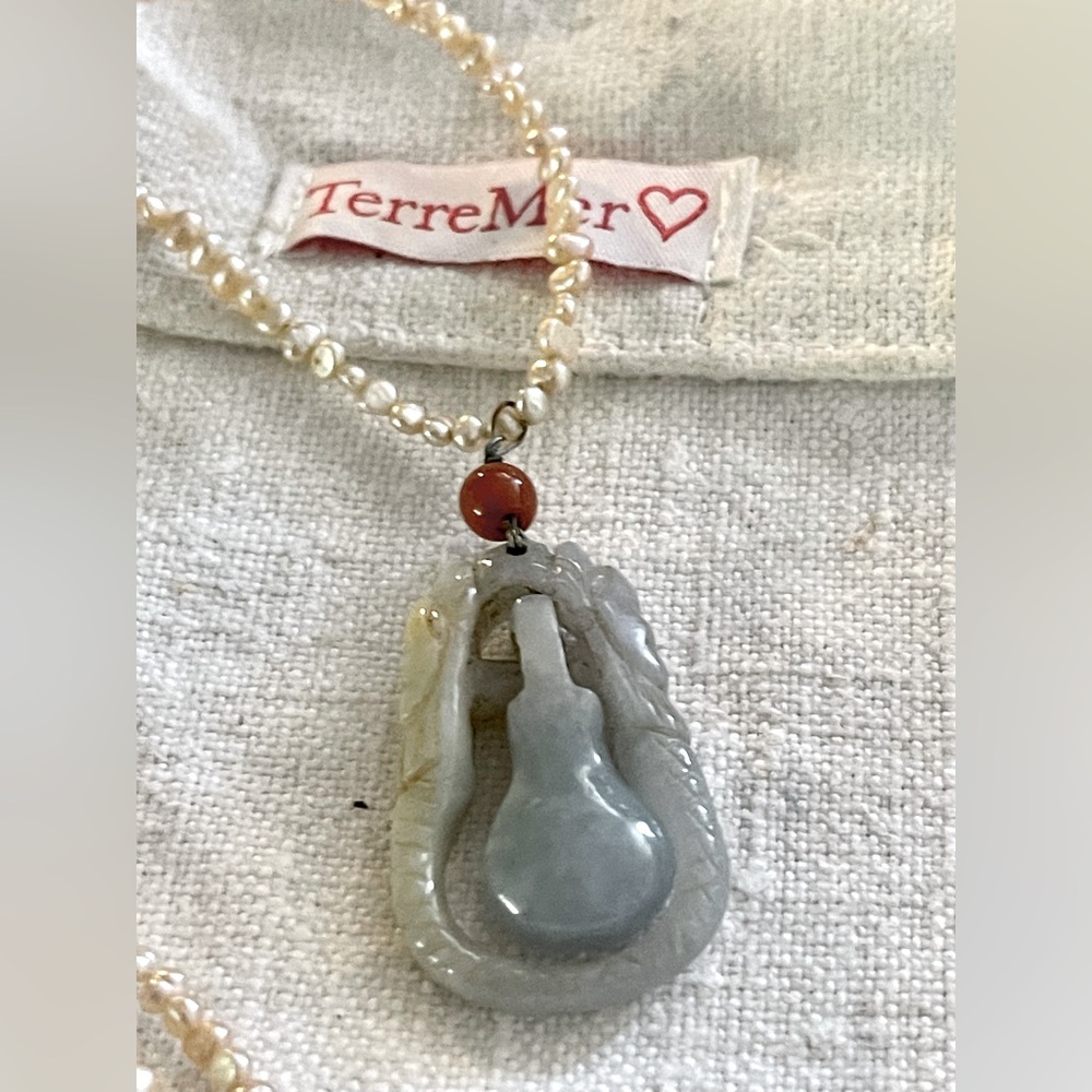 Terre Mer🩷 Jade Urn pendent with genuine white pearls.